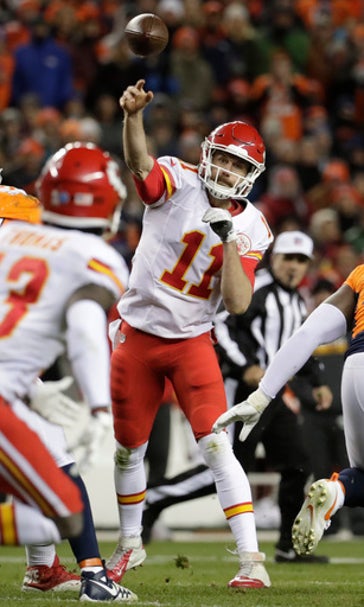 Smith goes from caretaker to playmaker in win over Broncos